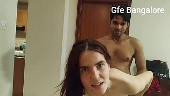 تشغيل صديقها الهندي يمارس الجنس مع صديقته في كاليفورنيا bangaloregirlfriendsexperience