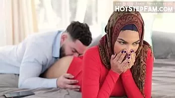 play Horny hijab babe calling amateur with big cock by sending nudes - hot step fam