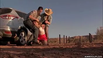 Reproducir Pareja anal follada encuadernada puta en el desierto