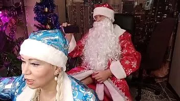Riproduci Babbo natale scopa duro e brutalmente la fanciulla delle nevi... #xmas