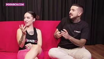 Abspielen Erstes professionelles Szene-Casting und Interview mit echtem Teenie-Paar fickt Hardcore 4k Hardcore