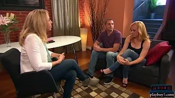 play Cuplu de amatori proaspăt căsătoriți gata să facă primul lor film porno