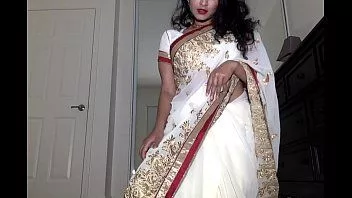 চালান শাড়িতে দেশি ঢাবি উলঙ্গ হয়ে লোমশ গুদ নিয়ে খেলা করে