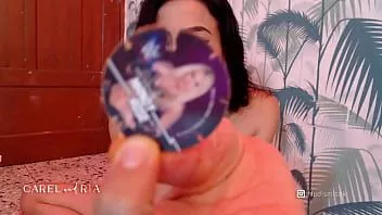 Redare Mica sexy mănâncă doritos cu picioarele ei și primește un squirt (carel și ria)