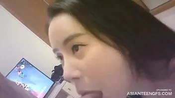 Riproduci Ragazza cinese dai seni piccoli in abito sexy viene scopata