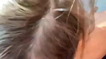 播放 辣妹吮吸她男朋友的硬鸡巴