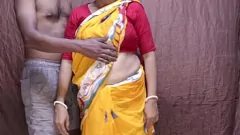 Jouer Desi milf dans saree se fait crener par les amis du mari dans le jeu hardcore