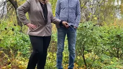 Reproducir Fantasía pública de orina al aire libre de Milf Elena con Aleksandr