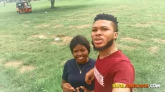 Jouer La date intime du couple noir africain mène à une baise hardcore passionnée