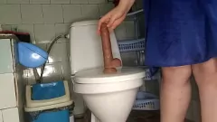 Putar Godaan toilet MILF yang melengkung: Play Fingering & Toy Big Belly