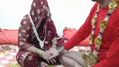 चलाएँ पति ने अपनी पहली रात को एक साथ पत्नी के साथ भावुक प्यार की शुरुआत की: हार्ड सेक्स, डीपथ्रोट, बिल्ली कमबख्त