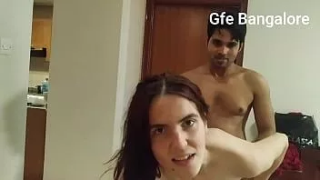 تشغيل صديقها الهندي يمارس الجنس مع صديقته في كاليفورنيا bangaloregirlfriendsexperience