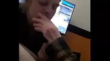 Reproducir Video perdido de cole chupándome las manos mientras me masturbo