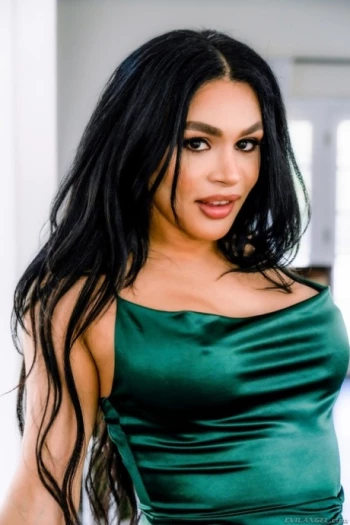 अभिनेता Eva Maxim